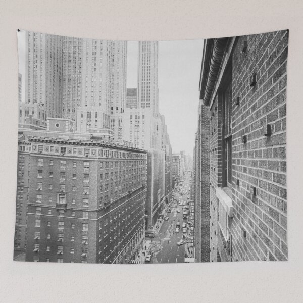 Aperçu de l'œuvre Skyline vintage de Manhattan, immeubles le long de Lexington Avenue, New York, dont l'hôtel Shelton, photographie d'art en noir et blanc créée et vendue par Astrid Arkhangelsky.