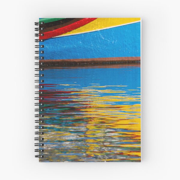 Aperçu de l'œuvre Coque de bateau colorée et reflets ondulants dans l'eau : photographie abstraite en gros plan avec des rayures vibrantes créée et vendue par Nmallia.