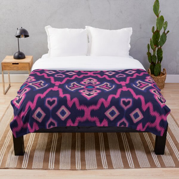 Artikelvorschau, Leuchtendes Ikat-Stammesmuster in Pink und Marineblau entworfen und verkauft von Aumpuk.