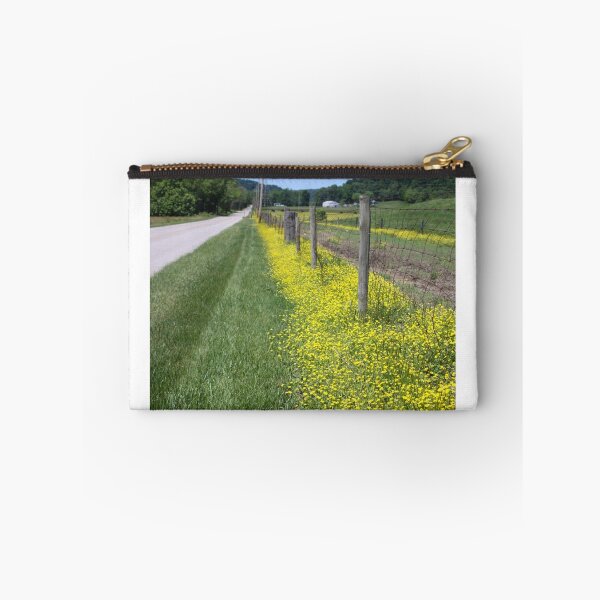 Aperçu de l'œuvre WILDFLOWERS ALONG A FENCE créée et vendue par Pauline Evans.