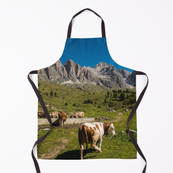 Artikelvorschau, Kühe, Gardena Valley Dolomiten Italien entworfen und verkauft von Nicomaja.