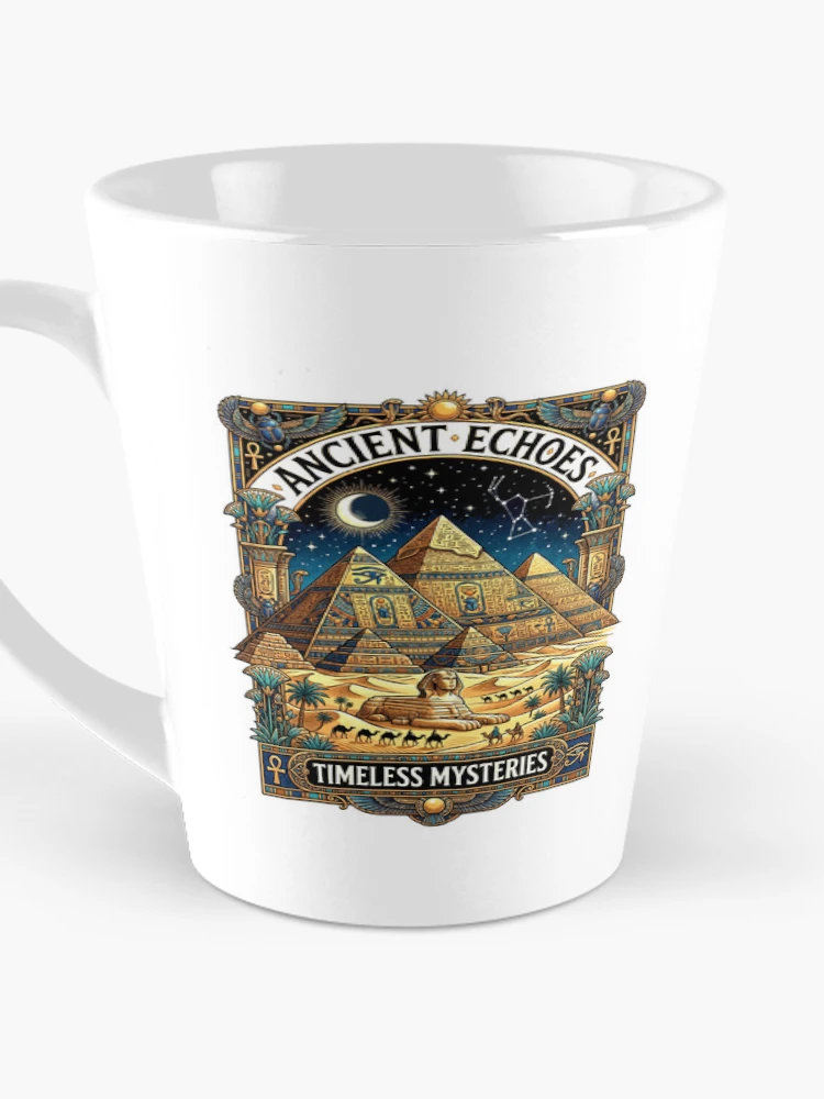 Aperçu 3 sur 4. Mug à café avec l'œuvre Pyramide créée et vendue par Remy490.