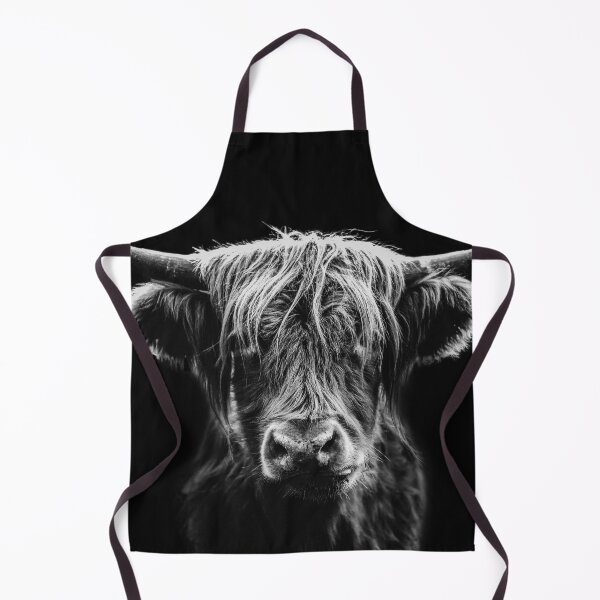 Aperçu de l'œuvre Photographie d'art d'une vache des Highlands - Portrait de vache écossaise en noir et blanc - Impression animalière - Décoration rustique de ferme - Cadeau idéal pour la vie à la campagne créée et vendue par Kzara Visual.