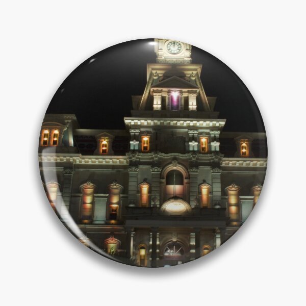Artikelvorschau, Historic Courthouse at Night entworfen und verkauft von NateNelsonPhoto.
