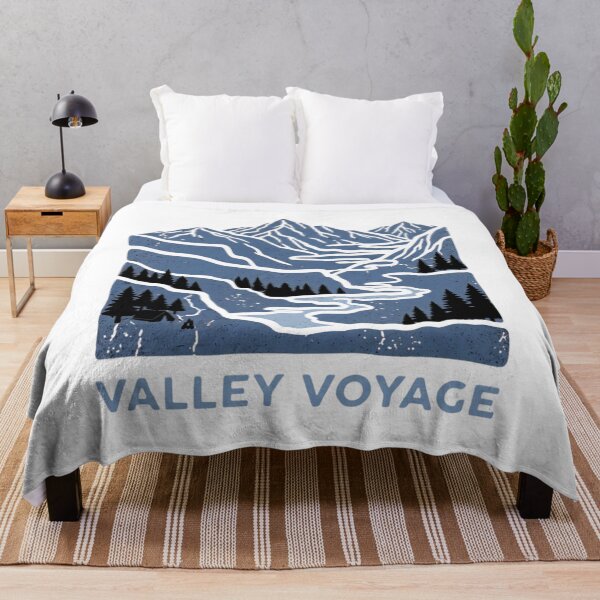 Artikelvorschau, Valley Voyage Vintage Bergwander-T-Shirt-Design-Grafik entworfen und verkauft von GabeMountainArt.