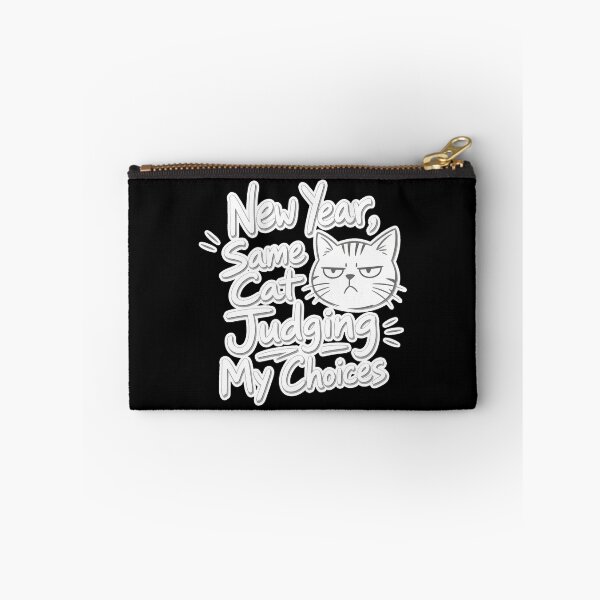 Aperçu de l'œuvre Rentrée des classes, Nouvel An, T-shirt humoristique « Le même chat juge mes choix » créée et vendue par Uglyandcute.