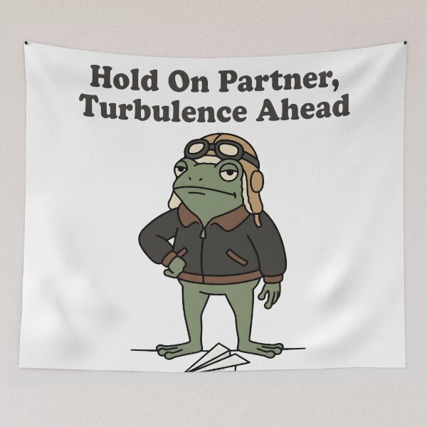 Aperçu de l'œuvre Accroche-toi, partenaire ! Turbulences à venir ! T-shirt humoristique « Grenouille pilote » | Cadeau sur le thème de l'aviation créée et vendue par StickerNestYou.