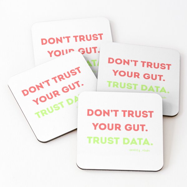 Artikelvorschau, Vertraue nicht deinem Bauchgefühl. Vertraue den Daten. – Witziger Datenanalyst entworfen und verkauft von Identity Studio.