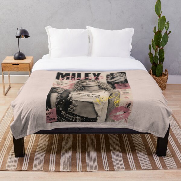 Aperçu de l'œuvre Collage pop art rebelle de Miley Cyrus créée et vendue par Vicky021.