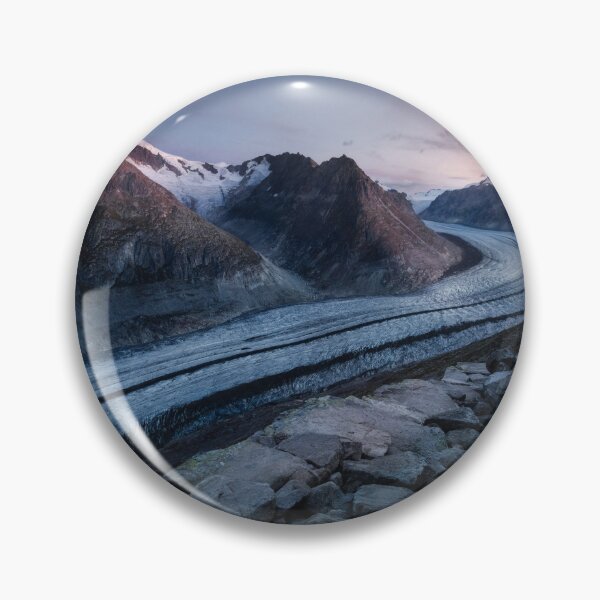 Artikelvorschau, Gletscher fließen durch die Berge entworfen und verkauft von PygmyTitan Photo.