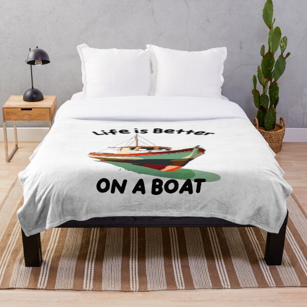Item preview, La vida es mejor en un barco: diseño de navegación para amantes de los barcos clásicos designed and sold by DragonPrint.