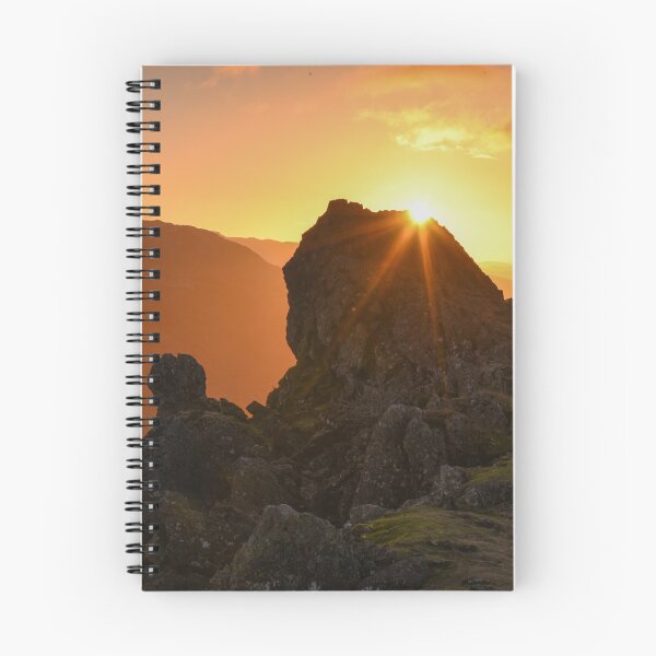 Artikelvorschau, Sonnenaufgang über Helm Crag entworfen und verkauft von Rob Parsons (Just a Walker with a Camera).