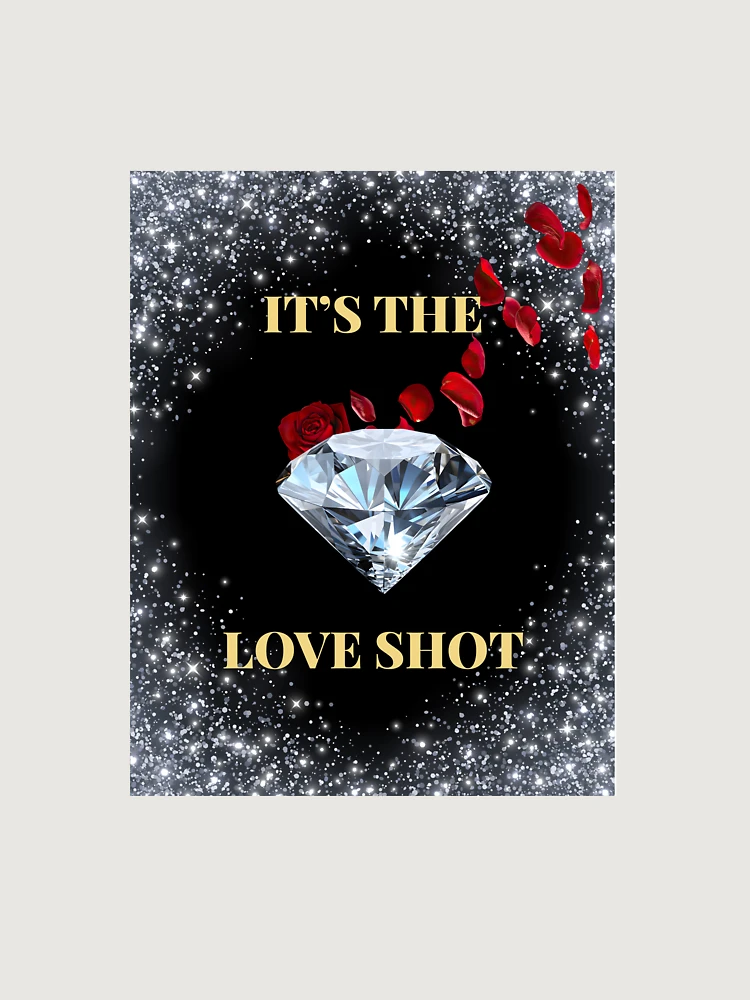 Aperçu 6 sur 6. Sweat à capuche oversize premium avec l'œuvre EXO Love Shot Diamant Roses Rouges Glam Kpop Graphique créée et vendue par Gameshalah's Designs Hub.