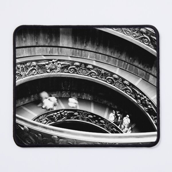 Aperçu de l'œuvre Escalier en colimaçon noir et blanc au musée du Vatican créée et vendue par Hena Tayeb.