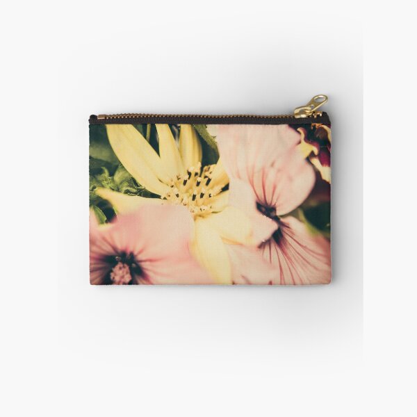 Aperçu de l'œuvre Fleurs sauvages aux teintes pastel douces dans une floraison vintage créée et vendue par pASob-dESIGN.