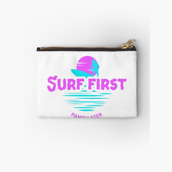 Artikelvorschau, Surfen geht vor Panik – T-Shirt entworfen und verkauft von konaheddesigns.