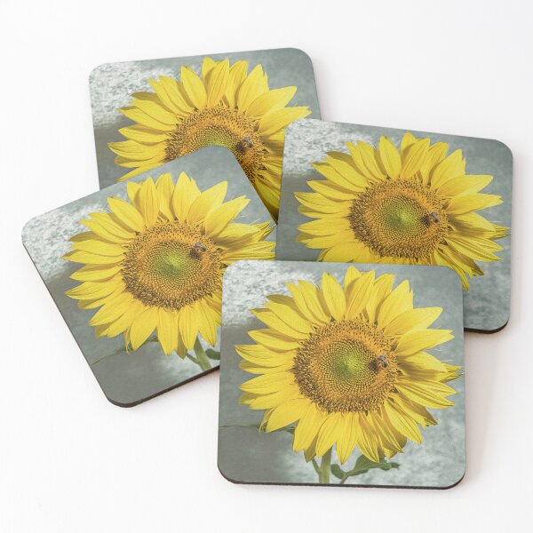 Artikelvorschau, Sonnenblume mit einer Hummel entworfen und verkauft von yuretzius.