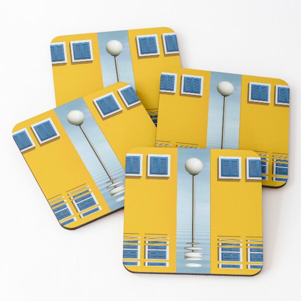Aperçu de l'œuvre Mur jaune, fenêtre bleue avec un seul lampadaire créée et vendue par mister-john.