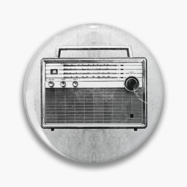 Aperçu de l'œuvre Radio portable vintage à transistors avec cadran de réglage des ondes courtes créée et vendue par Ghoul Enterprises.