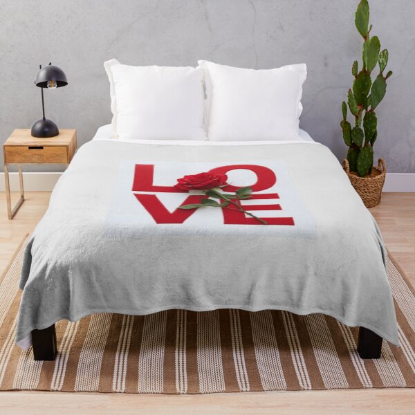 Artikelvorschau, LOVE Bold Art T Shirt Gifts entworfen und verkauft von Love & Papercraft ⭐️⭐️⭐️.