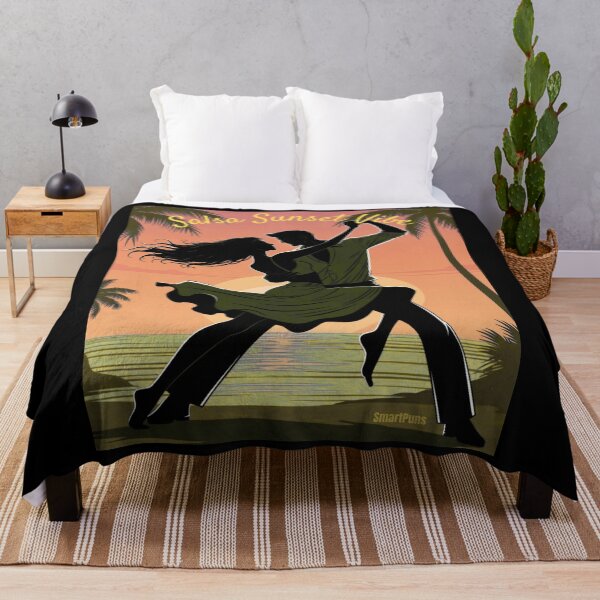 Artikelvorschau, Salsa-Sonnenuntergangsstimmung – Romantisches tropisches Tanzpaar, Vintage-Sonnenuntergangsstrand-Silhouette, sinnliches lateinamerikanisches Tänzer-Outfit-Grafikposter entworfen und verkauft von SmartPuns.