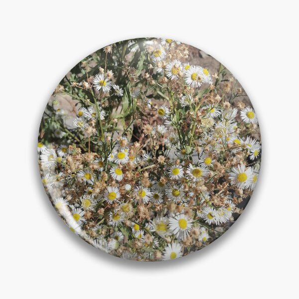 Artikelvorschau, White Wildflower Meadow entworfen und verkauft von PhuongVoArt.