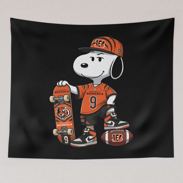 Artikelvorschau, Snoopy Cincinnati Football Skater entworfen und verkauft von Kwaiianabshopp.