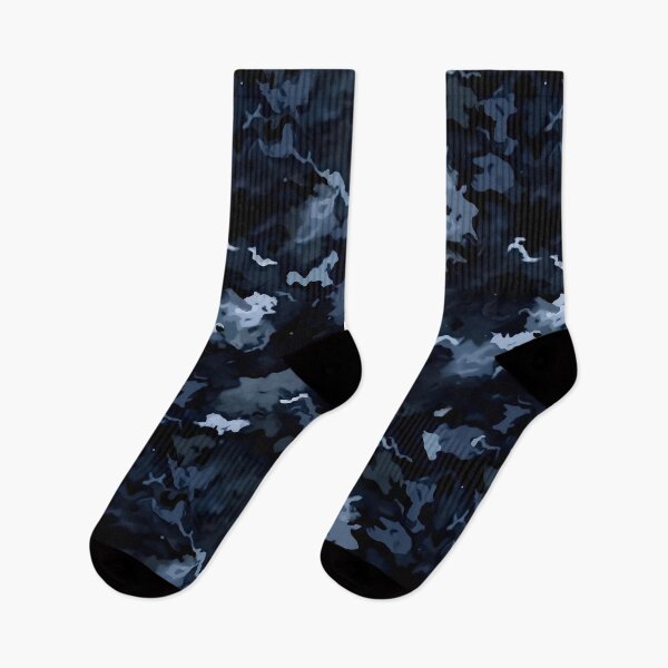 Artikelvorschau, Mitternachtsblaues Tarnmuster, sehr dunkles Blau und Schwarz entworfen und verkauft von Nine Lives Studio.