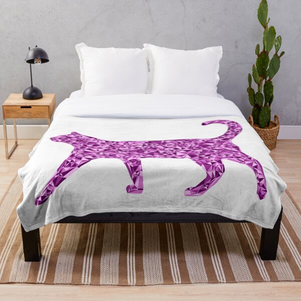 Aperçu de l'œuvre Chat se promenant, motif de mosaïque triangulaire rose créée et vendue par DymondDesigns.
