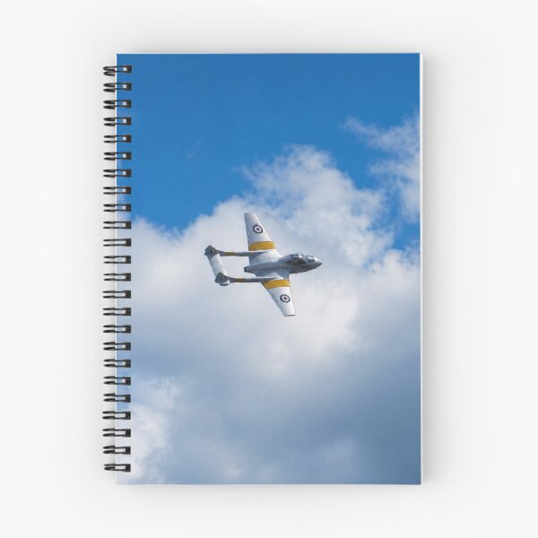 Artikelvorschau, Vintage de Havilland Vampire Jet im Flug entworfen und verkauft von Astute-Artio-Photography.