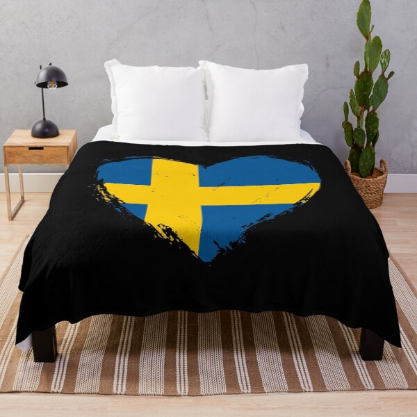 Artikelvorschau, Herz aus der schwedischen Flagge im Used-Look SE entworfen und verkauft von shitpostee.