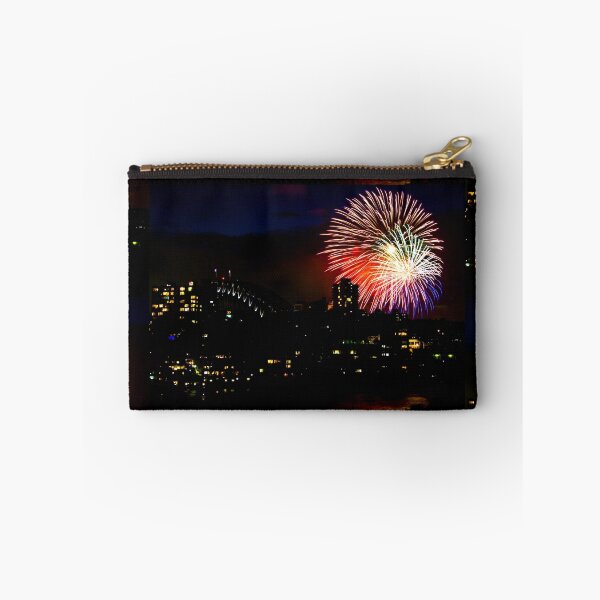 Artikelvorschau, Sydney Harbour Fireworks - New Years Eve  entworfen und verkauft von Bryan Freeman.