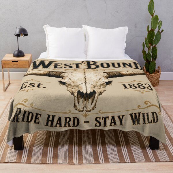 Artikelvorschau, Longhorn-Schädel-T-Shirt – Vintage-Western-Cowboy-Ranch-Design entworfen und verkauft von DigiArt8Design.