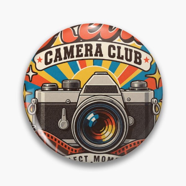 Aperçu de l'œuvre Retro Camera Club – Collectionnez les souvenirs créée et vendue par Odd Hours Studio.