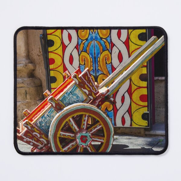 Artikelvorschau, Farbenfroher traditioneller Holzwagen mit handbemalten Rädern und kunstvollen Volksmustern entworfen und verkauft von Nmallia.