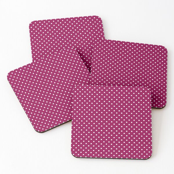 Aperçu de l'œuvre Motif classique à pois rouges baies sans couture créée et vendue par zenjiinspired.