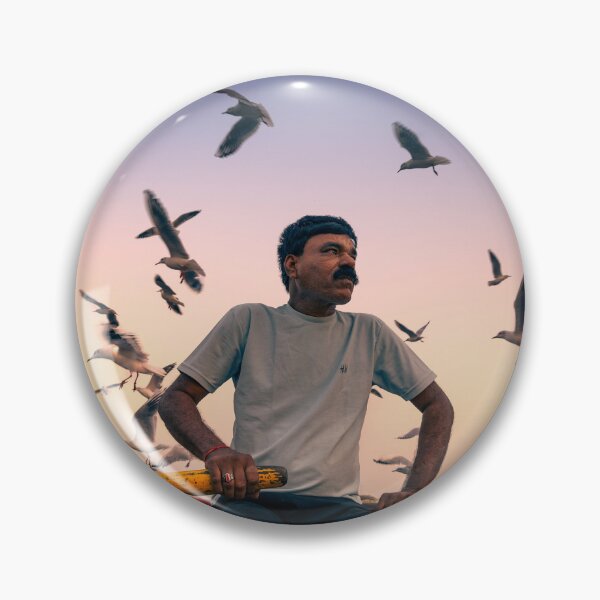 Artikelvorschau, Umgeben von Möwen, Delhi, Indien entworfen und verkauft von Glynn Lavender.