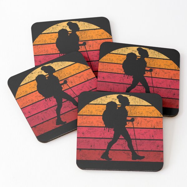 Aperçu de l'œuvre Vintage Sunset Hiking Girl Outdoor Adventure créée et vendue par chaaval.