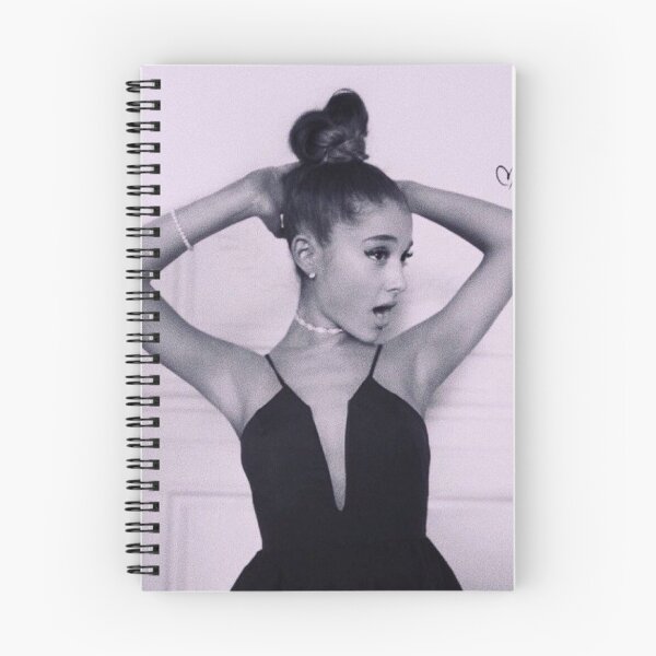 Artikelvorschau, Ariana Grande entworfen und verkauft von WatteauGarden.
