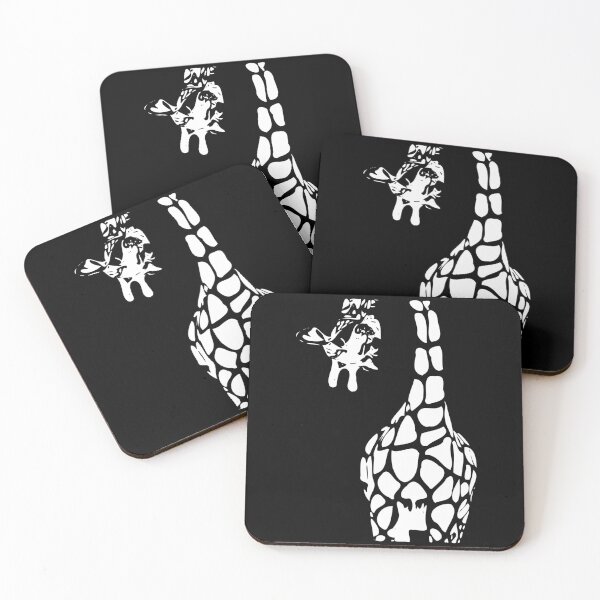 Artikelvorschau, lustige Giraffe schaut runter entworfen und verkauft von TShirtsByMs.