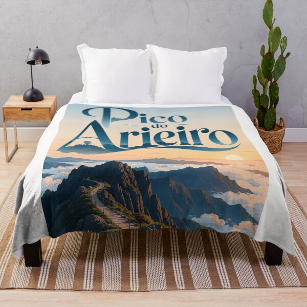 Artikelvorschau, Sonnenaufgang am Pico do Arieiro, Madeira, über den zentralen Berggipfeln entworfen und verkauft von Places On Earth.