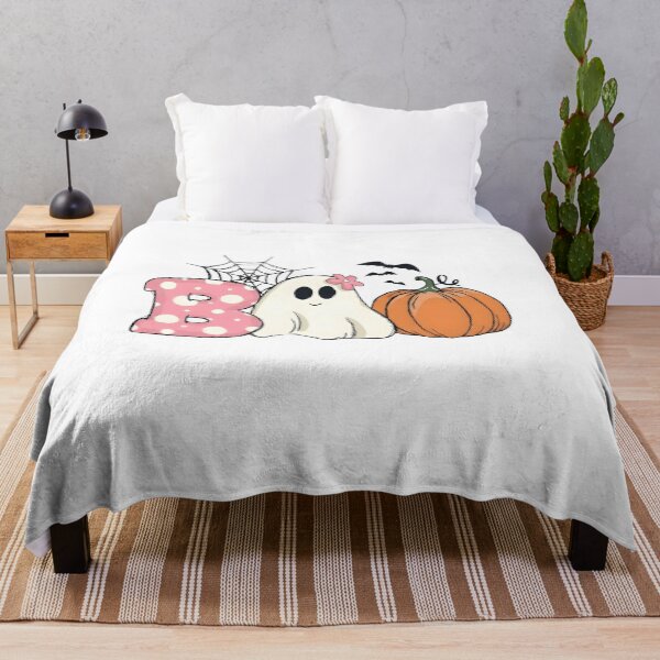 Aperçu de l'œuvre T-shirt citrouille fantôme Boo, T-shirt graphique mignon pour Halloween, T-shirt rose fantôme pour l'automne et la saison des frissons pour femmes créée et vendue par PinkPeonStores.