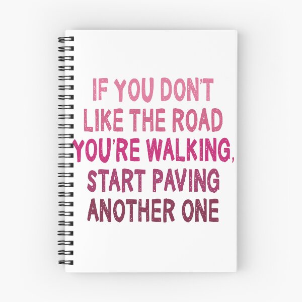 Artikelvorschau, Dolly Parton Zitat: „Wenn dir der Weg, den du gehst, nicht gefällt, dann fang an, einen anderen zu bauen.“ entworfen und verkauft von ShannonSArtwork.