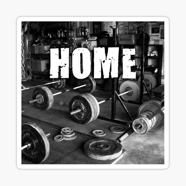 Vista previa del artículo con la obra «Gym Is Home - Cita de entrenamiento inspirador en culturismo», diseñado y vendido por superfitstuff.