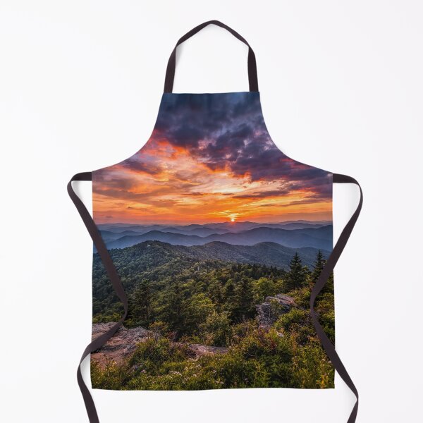 Aperçu de l'œuvre Sunset Over The Great Smoky Mountains créée et vendue par Home Decor Art.