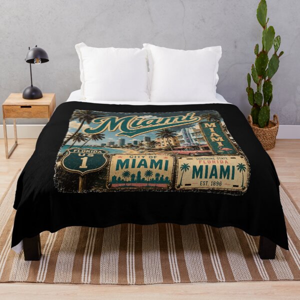 Artikelvorschau, Miami Retro Beach City Skyline Palm Trees entworfen und verkauft von Maly699.