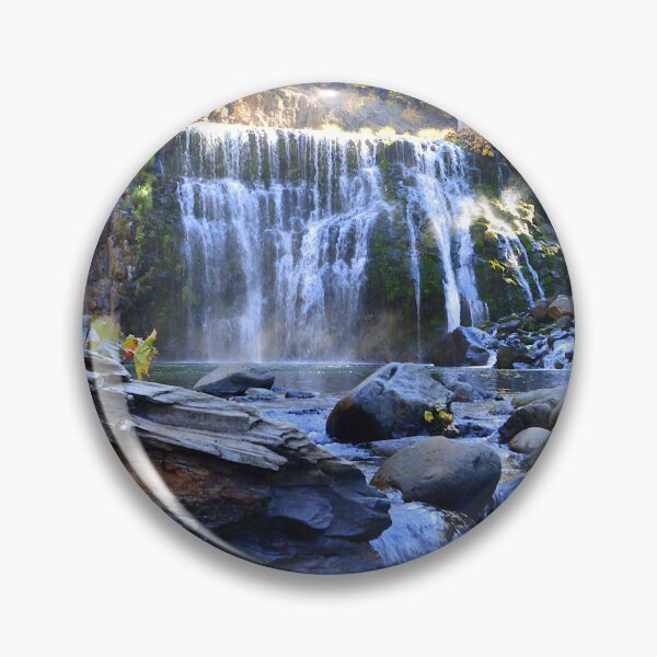 Artikelvorschau, Mittlerer McCloud River Wasserfall, Kalifornien entworfen und verkauft von Glenn McCarthy.