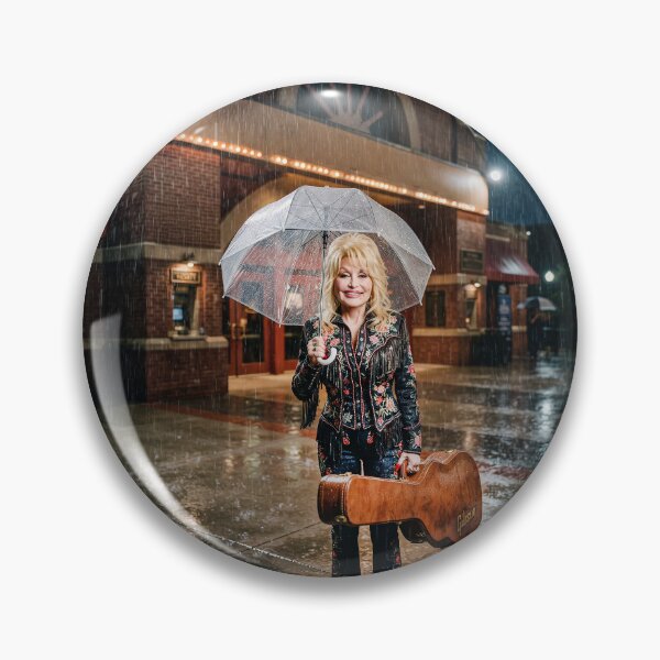 Artikelvorschau, Dolly Parton Pouring Rain Portrait entworfen und verkauft von Home Decor Art.