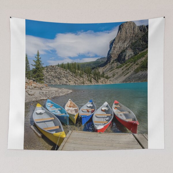 Artikelvorschau, Kanus auf dem Moraine Lake entworfen und verkauft von Gerard Fornarotto.