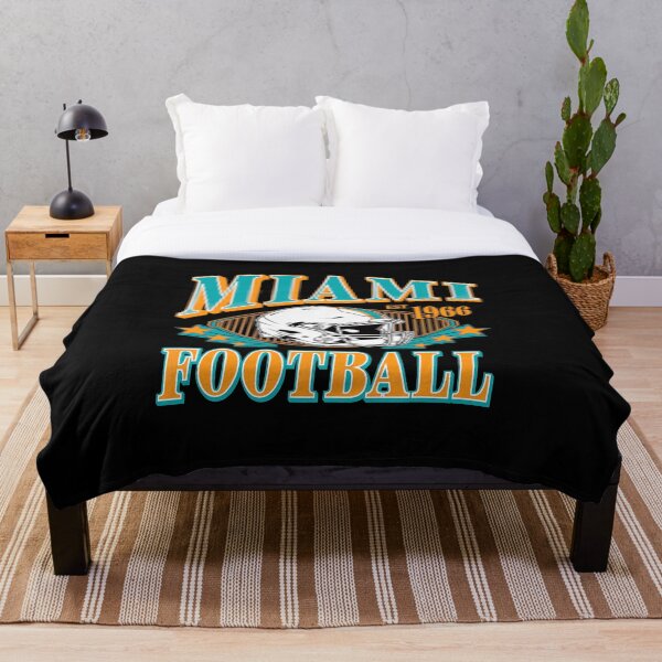 Aperçu de l'œuvre Casque de football américain de Miami rétro vintage créée et vendue par Mccracker40.